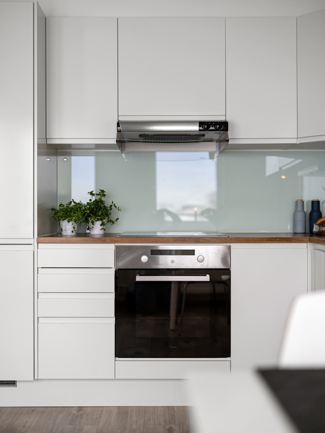 Deep Cleaning Your Glass Splashbacks